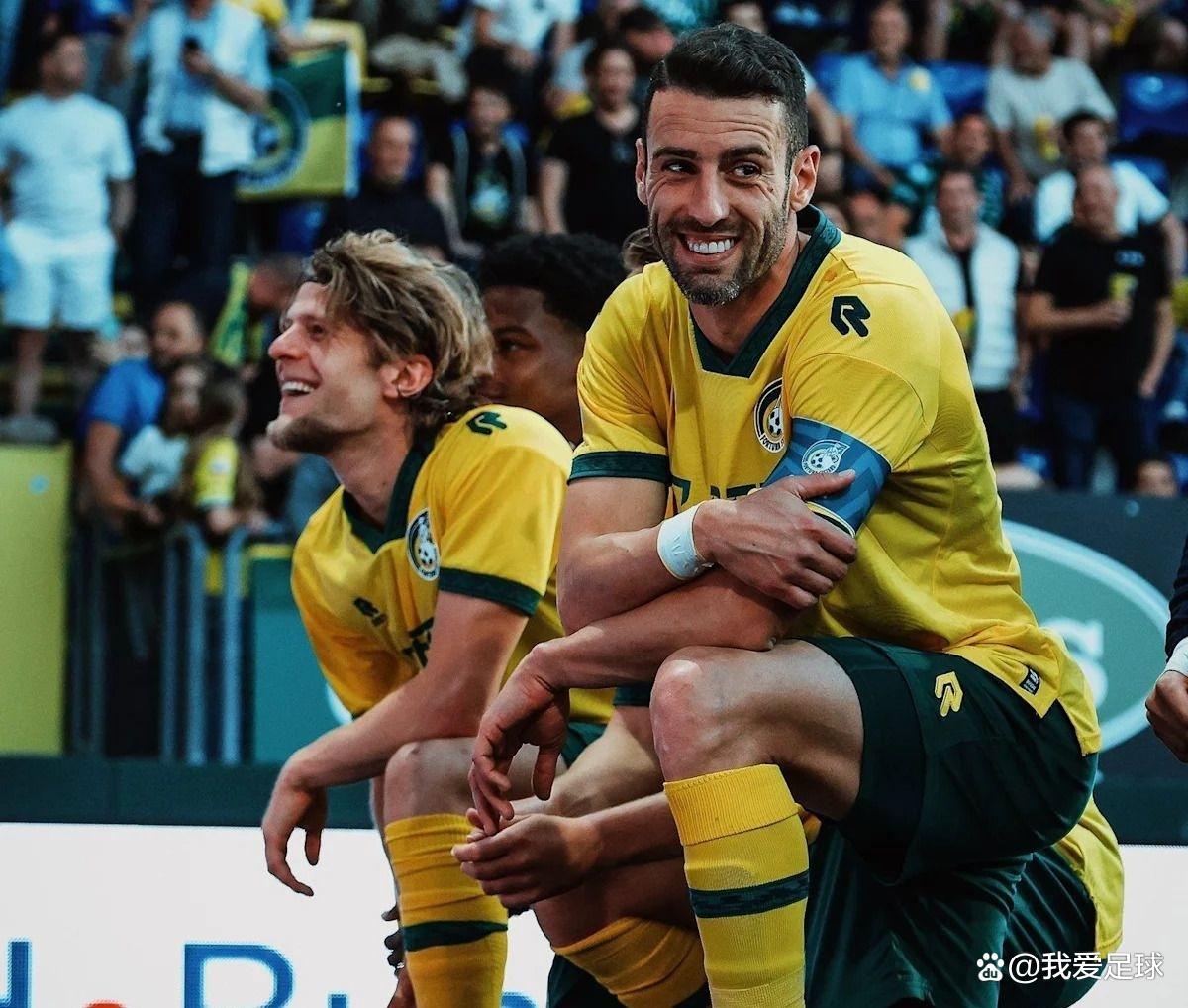 包含马赛训练开放日，集结日造点机会引欢呼，荷甲在即，赛季目标并未改变的词条