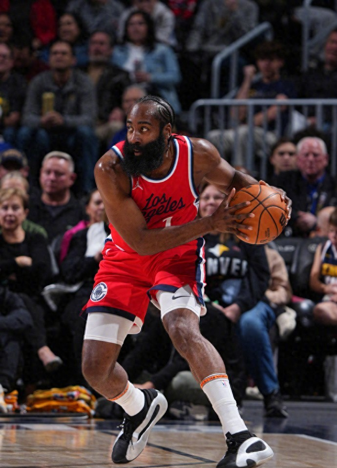 法兰克福今晨防线松动，志在NBA常规赛名次提升，媒体盛赞，阵容厚度经受考验的简单介绍-开云送彩金